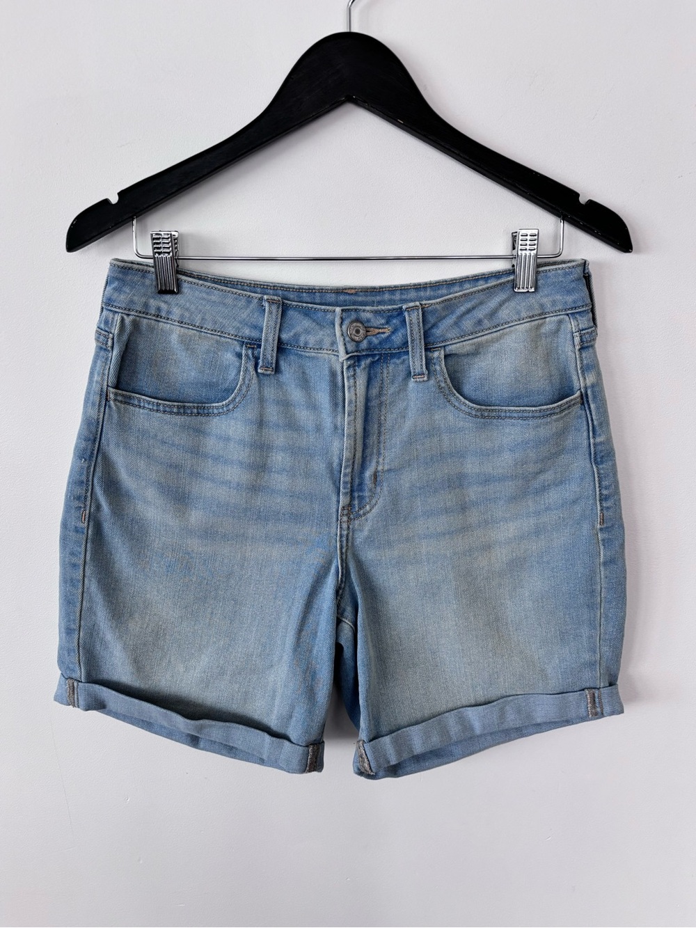 Old Navy Light Wash high rise WOW Denim Shorts sz 6 but fit big